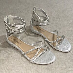 NWT Dream Pairs Silver and Rhinestone Flats 5.5